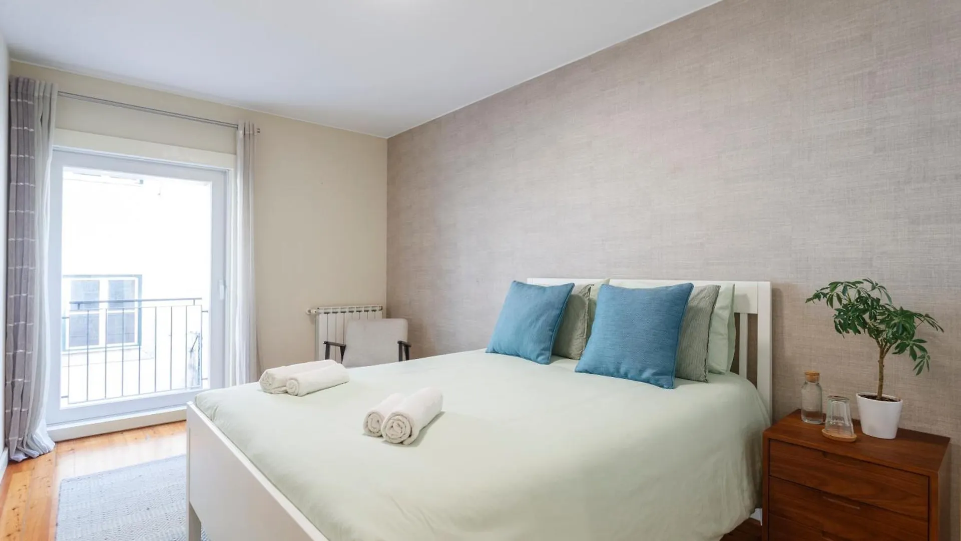 Shared Accommodation In Bairro Alto - Chiado Lisbon Homestay