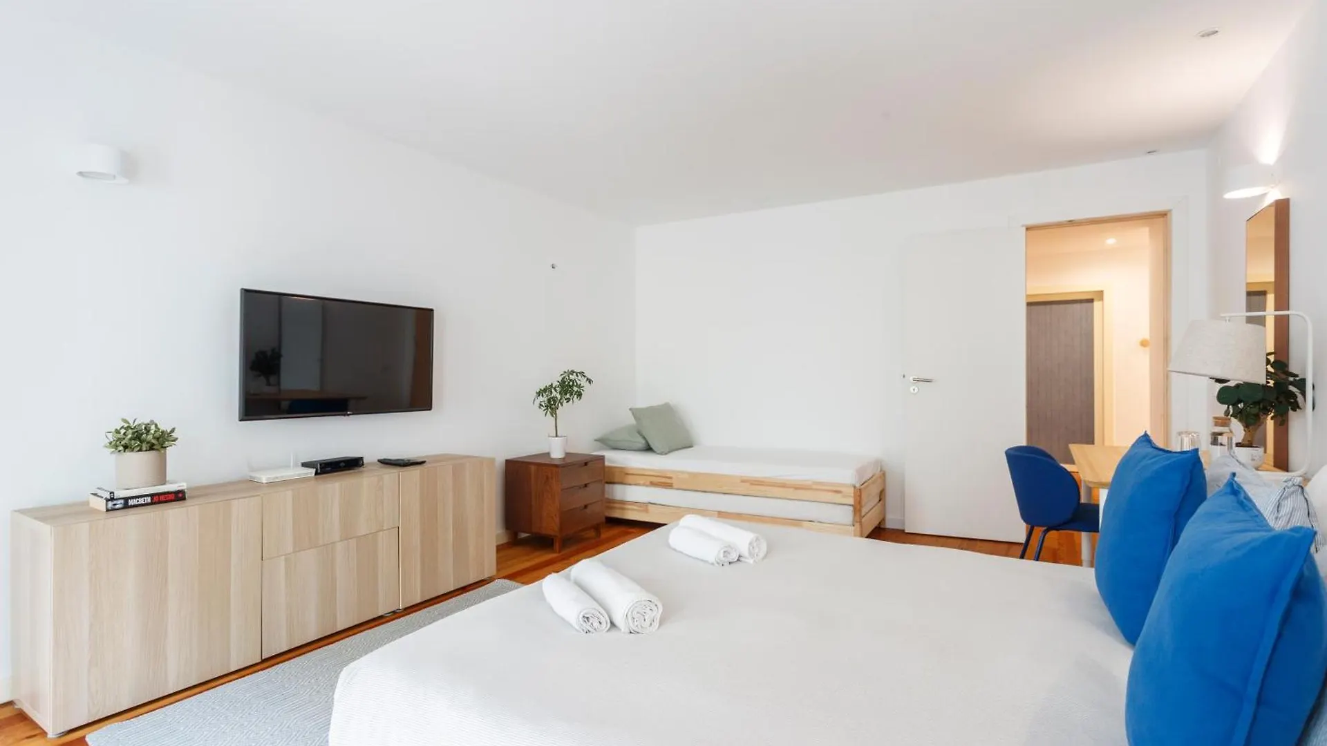Shared Accommodation In Bairro Alto - Chiado Lisbon Homestay